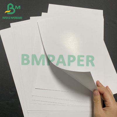 640 X 900mmを詰めるシートの連の150gsm 157gsm Chromocoatのペーパー700 X 1000mm