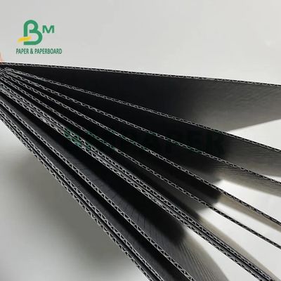 E-Fフルートの黒は段ボール紙のボール紙110gsm 120gsm 150gsmの厚さを