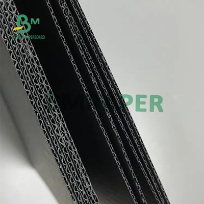 E-Fフルートの黒は段ボール紙のボール紙110gsm 120gsm 150gsmの厚さを