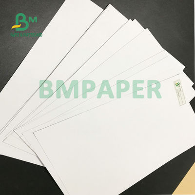 極度の白いウッドフリーのオフセット ペーパー140gsm 160gsm 635mm x 914mmのよい平坦
