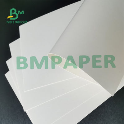 250gsm 70 * 100cm SBSの荷箱のための白いカード紙の折りたたみの紙箱用厚紙の理想