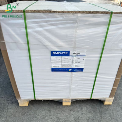 80gm 一面塗装されたステッカーラベル用の光り輝く白いアート紙 65 x 95cm